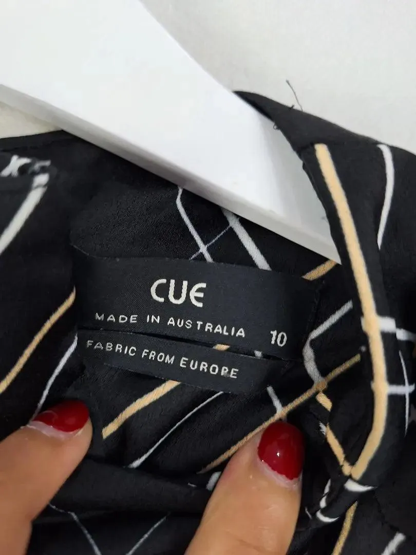Cue Sleek Check Zip Up Top Size 10