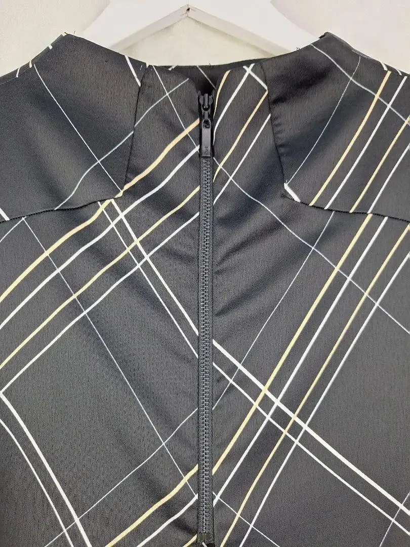 Cue Sleek Check Zip Up Top Size 10