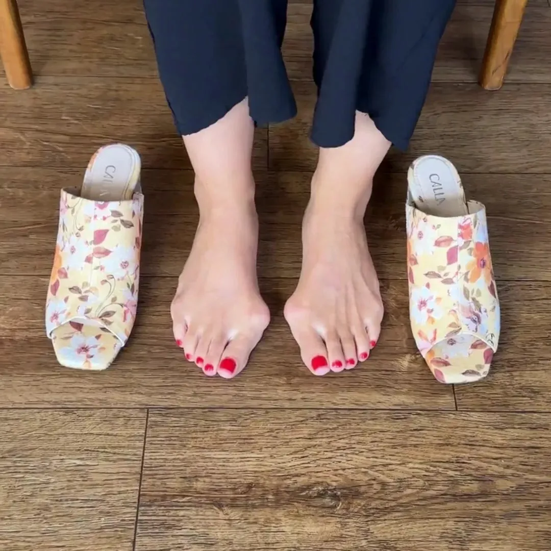 Debbie - Yellow floral