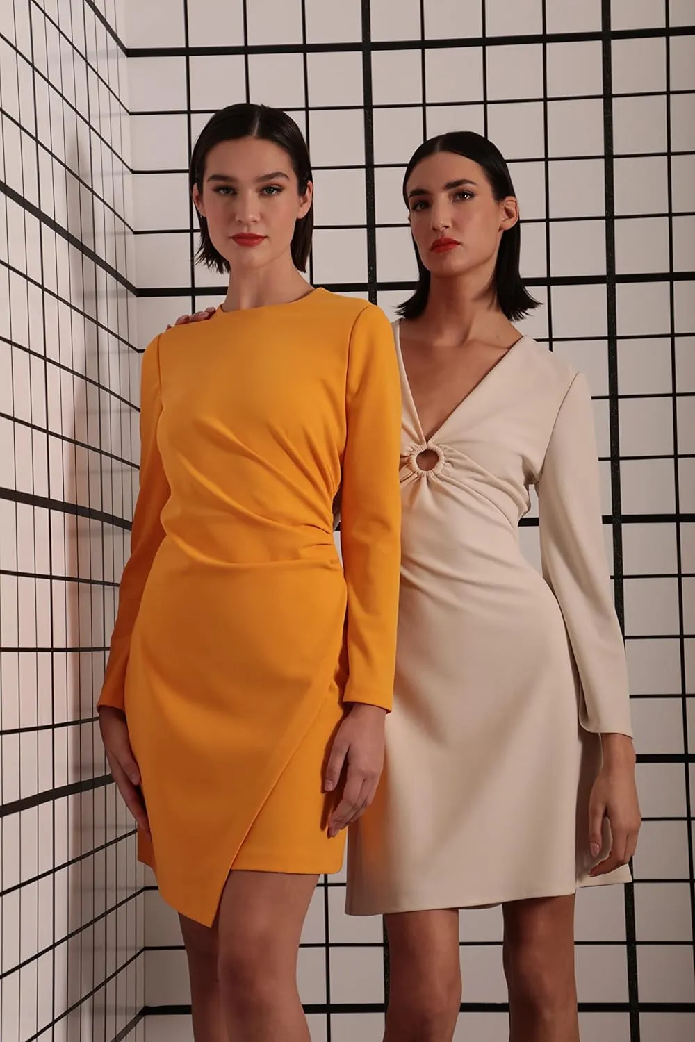 Donna Morgan Women's Sleek Faux Wrap Dress with Asymmetric Skirt Office Workwear Event Guest of
