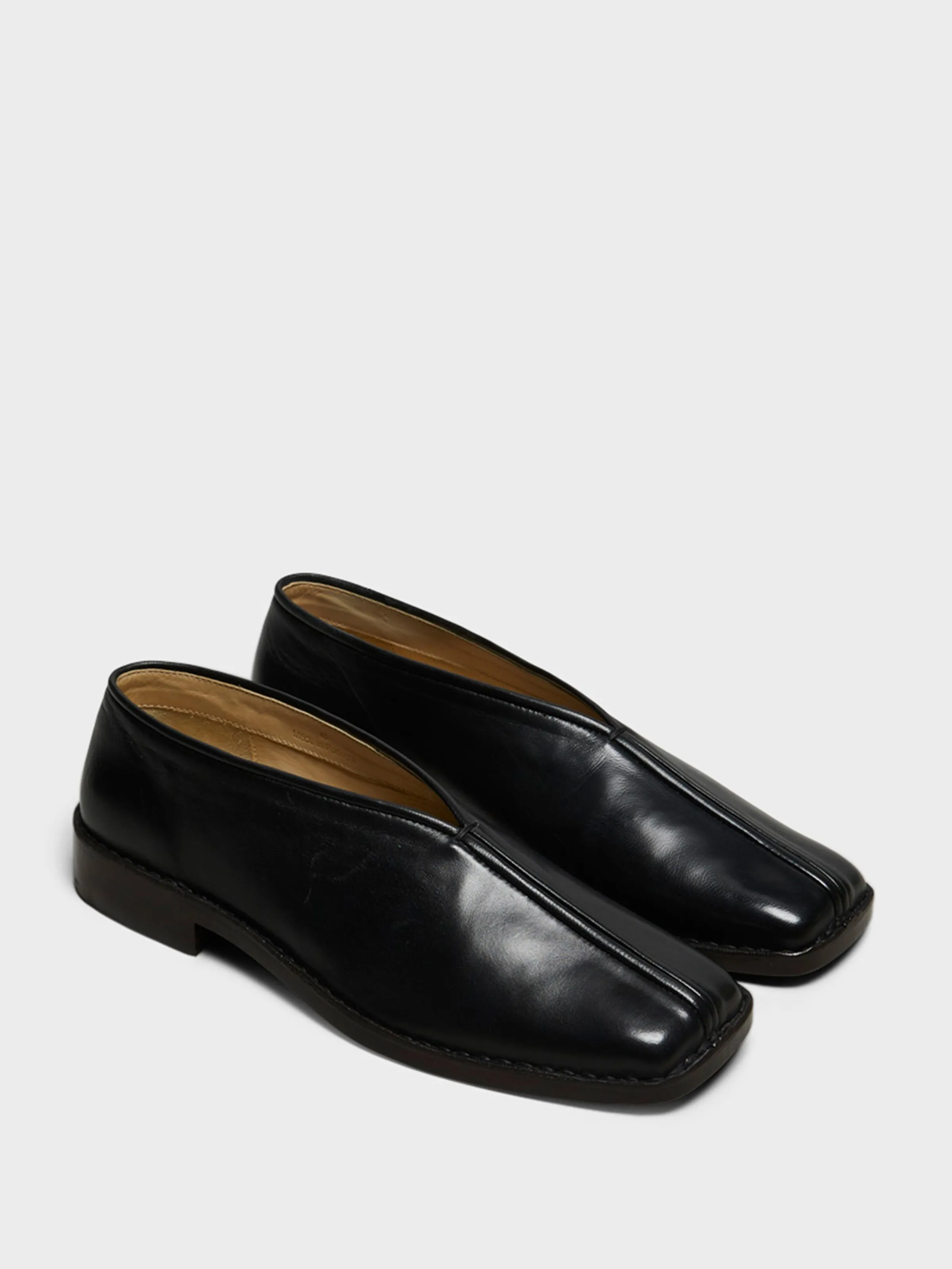 Flat Piped Slippers in Black