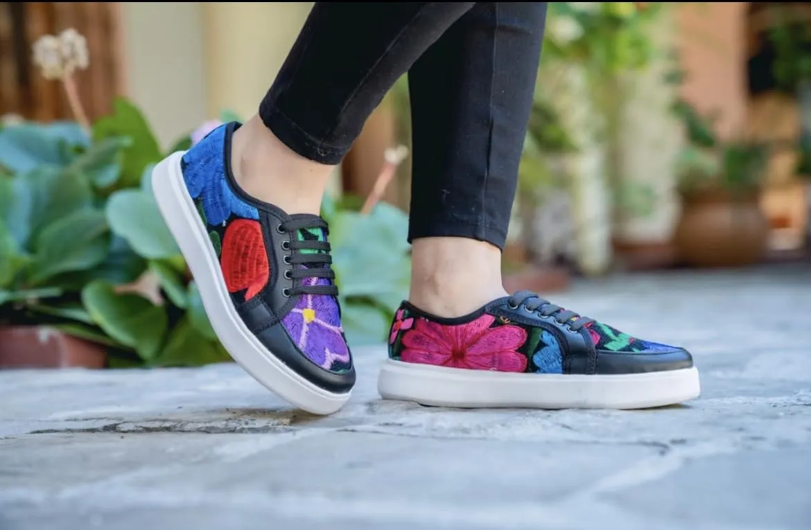 La Santa Art Mx Mexican Sneaker Mexican textiles. Tenis mexicanos bordados. Calzado Mexicano. Mexican party's. (6)