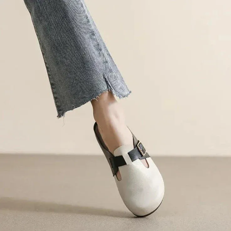 Minimalist flat shoes with buckle