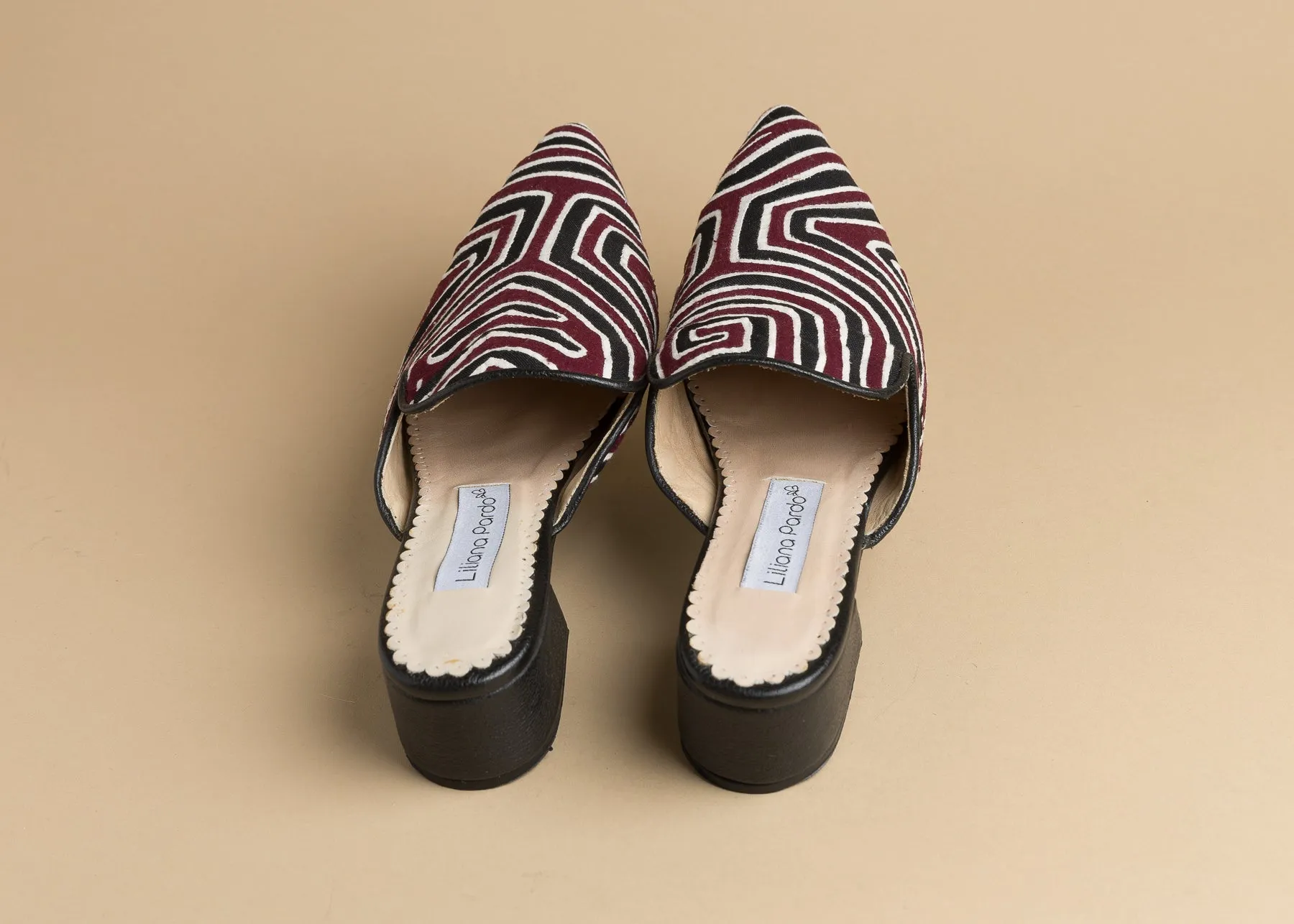 Mola Mule | Black Wine & White