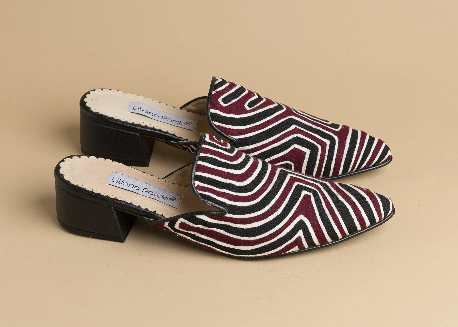Mola Mule | Black Wine & White