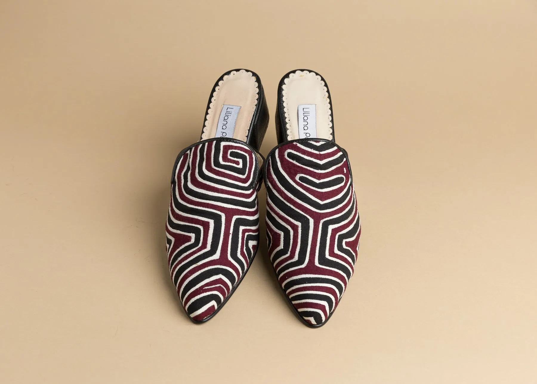 Mola Mule | Black Wine & White