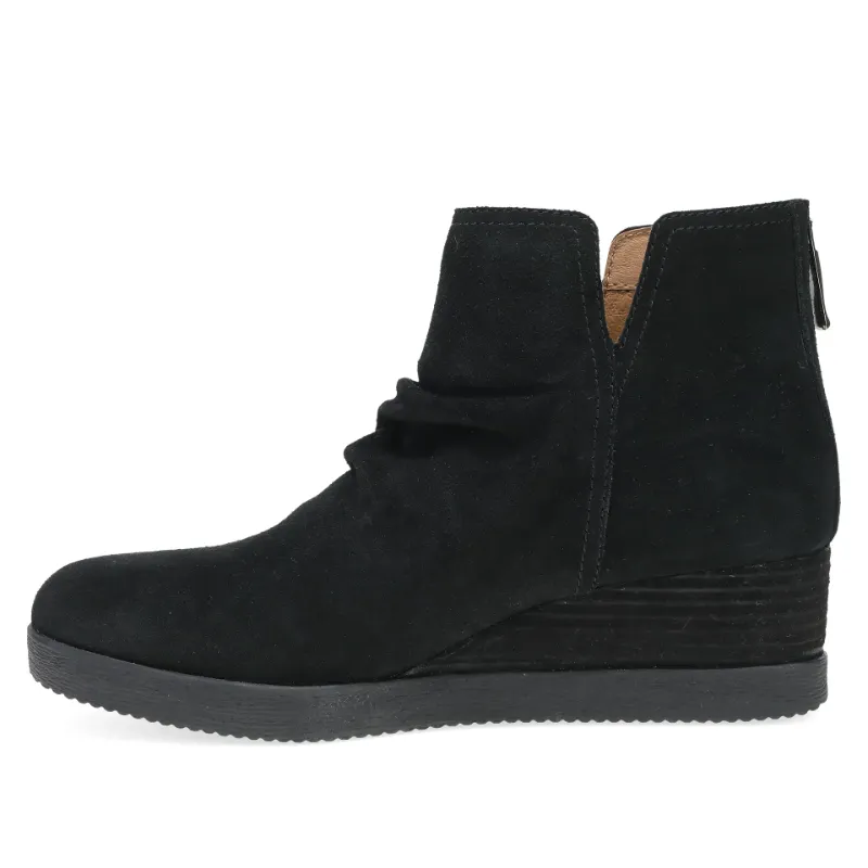 Women’s Dansko Stephanie – Black Waterproof Suede